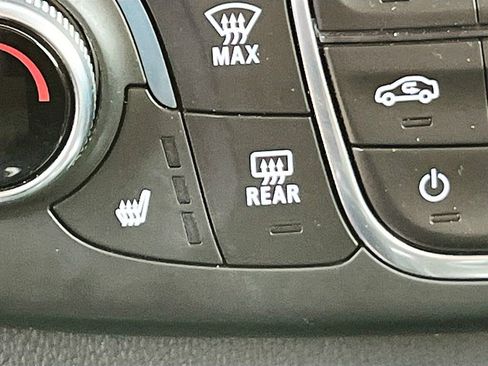 Used 2021 Chevrolet Traverse LT image 20