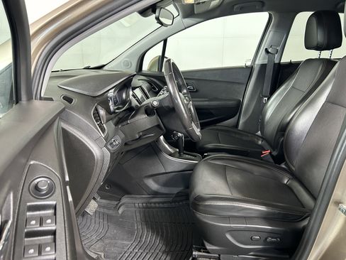 Used 2018 Chevrolet Trax LT w/ LT Convenience Package FWD image 10