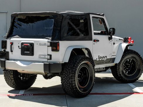 Used 2015 Jeep Wrangler Sahara AWD/4WD image 3