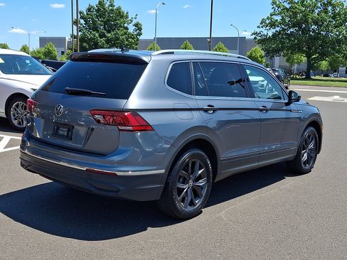 Used 2024 Volkswagen Tiguan SE w/ Panoramic Sunroof Package FWD image 6