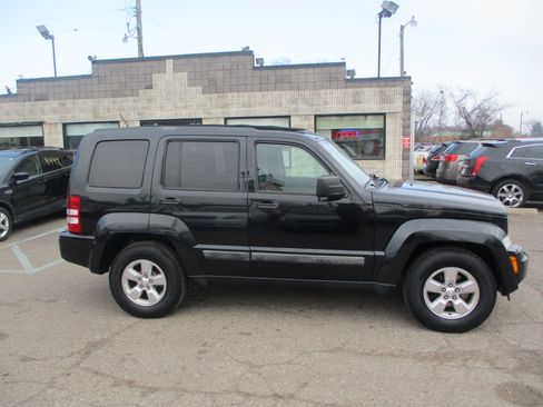 Used 2010 Jeep Liberty Sport w/ Popular Equipment Group image 2