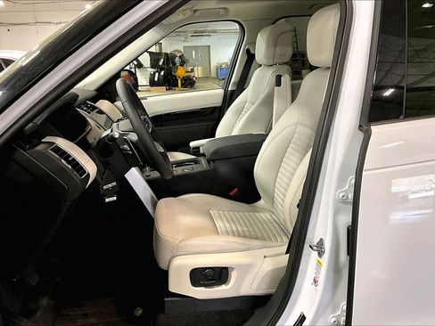 Used 2024 Land Rover Discovery S AWD/4WD image 9