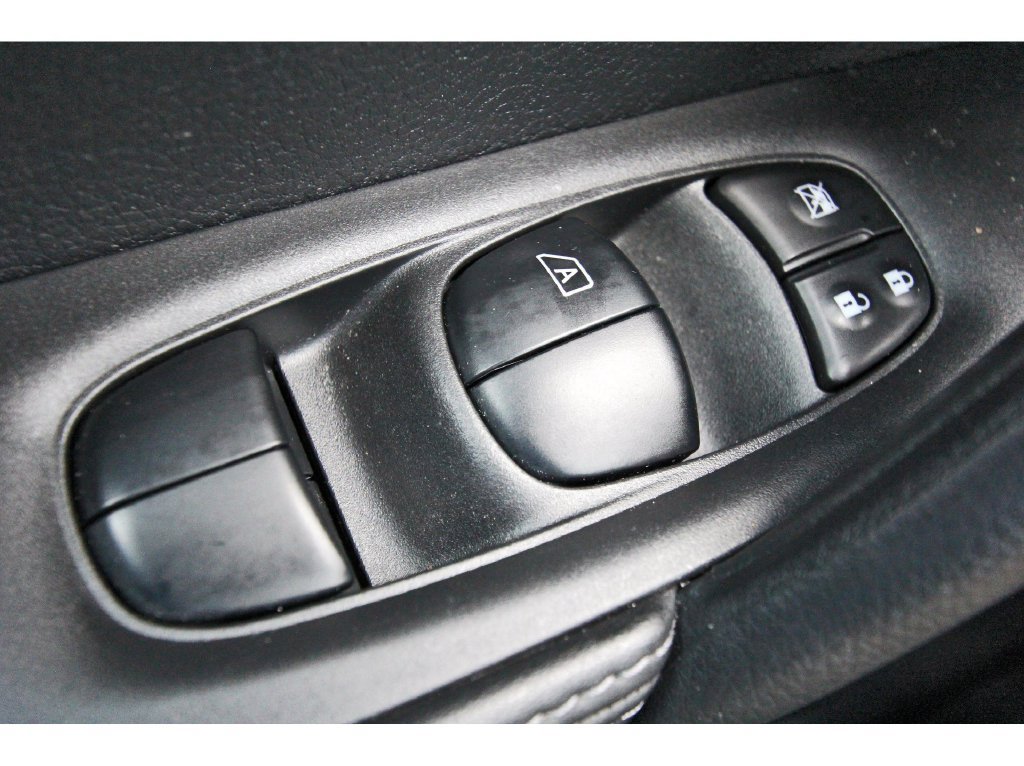 Used 2021 Nissan Rogue Sport SV FWD image 21