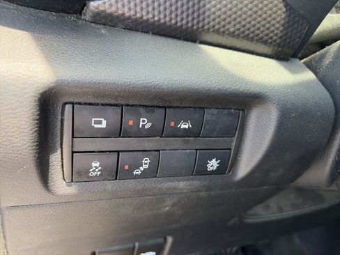 Used 2020 Nissan Kicks S image 12