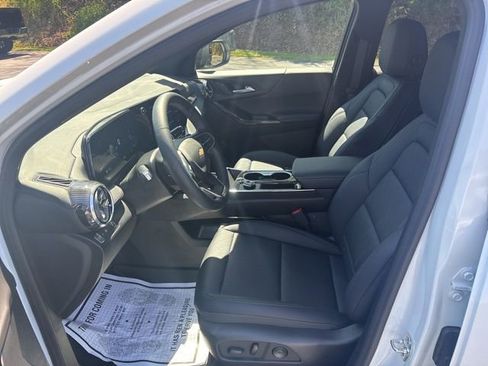 Used 2026 Chevrolet Equinox LT w/ Convenience Package II image 11