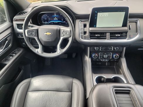 Used 2024 Chevrolet Suburban LT image 21