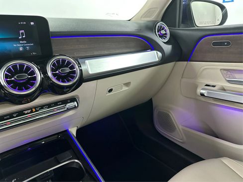 Used 2022 Mercedes-Benz GLB 250 4MATIC w/ Premium Package Lite image 27