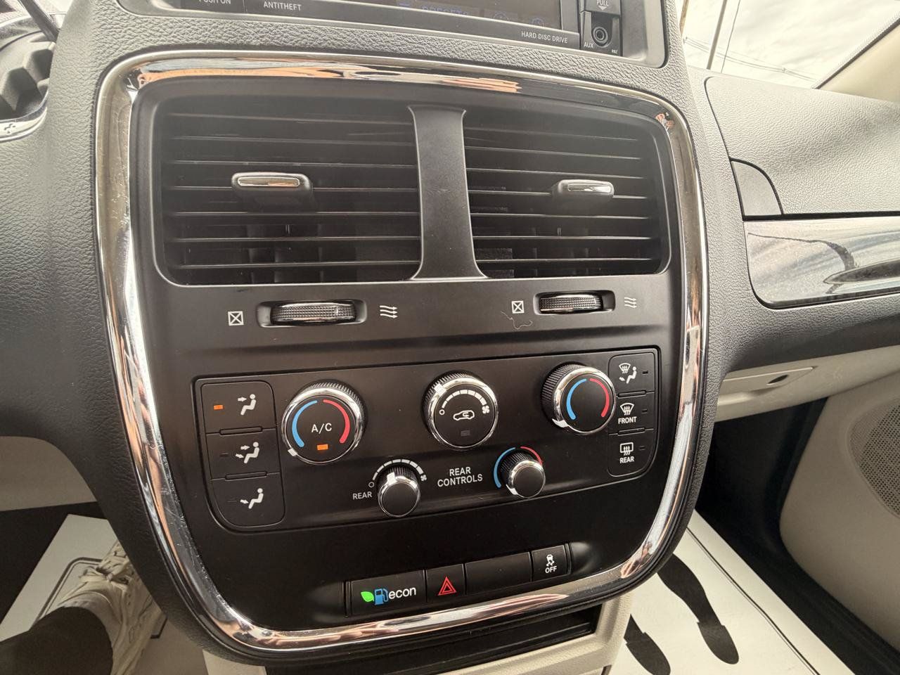 Used 2020 Dodge Grand Caravan SE w/ Rear Park Assist Package FWD image 19