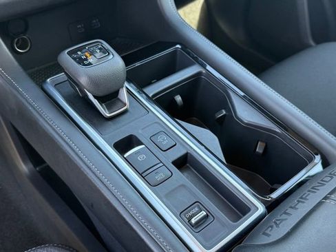 Used 2025 Nissan Pathfinder SV image 20