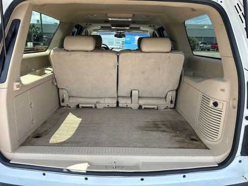 Used 2010 Chevrolet Suburban LT RWD image 19