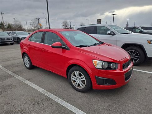 Used 2013 Chevrolet Sonic LT image 2