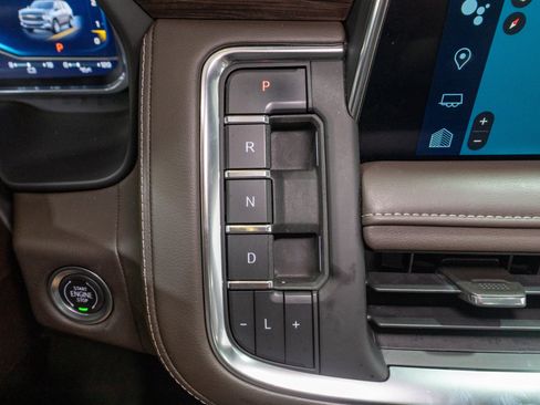 Used 2022 Chevrolet Tahoe LT w/ LT Signature Package RWD image 25