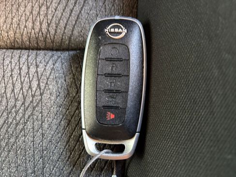 Used 2025 Nissan Rogue SV FWD image 27