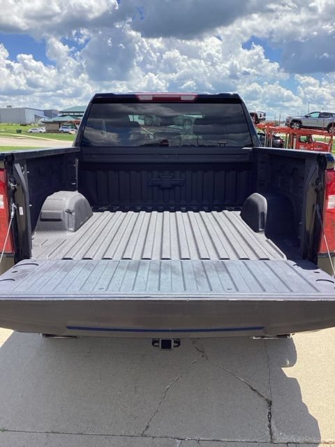 Used 2023 Chevrolet Silverado 1500 Custom Trail Boss w/ Midnight Edition AWD/4WD image 6