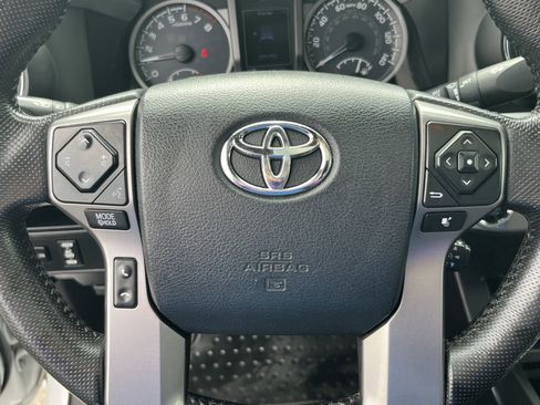 Used 2016 Toyota Tacoma Limited w/ Towing Package image 18