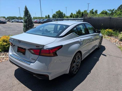 Used 2023 Nissan Altima 2.0 SR FWD image 5