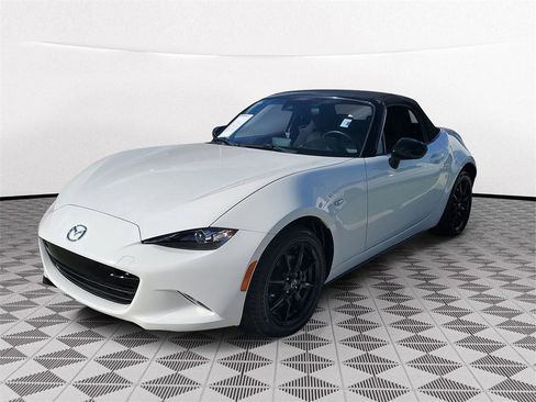 Used 2020 MAZDA MX-5 Miata Sport image 3