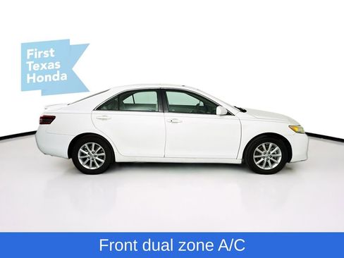 Used 2011 Toyota Camry XLE image 9