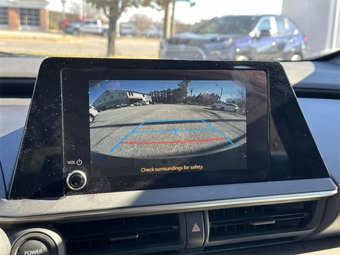 Certified 2023 Toyota Prius LE image 4