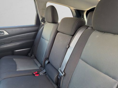 Used 2020 Nissan Pathfinder SV image 14