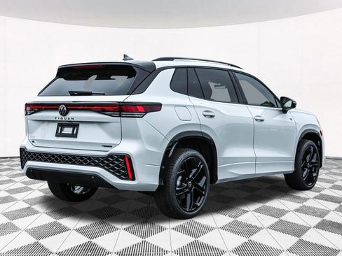 New 2026 Volkswagen Tiguan SE R-Line image 16