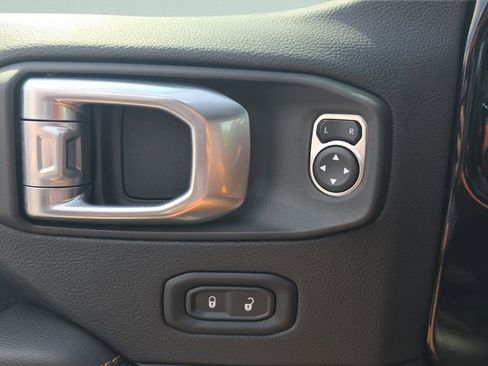 Used 2022 Jeep Wrangler Unlimited Sahara image 24