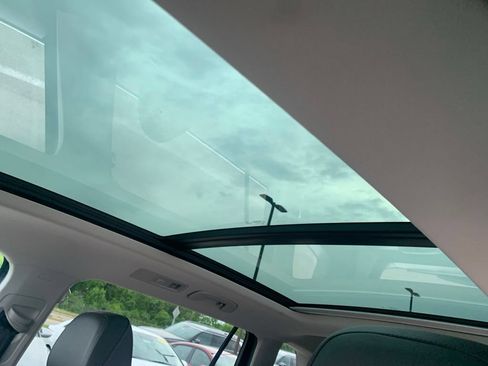 Used 2020 Volkswagen Tiguan SE w/ Panoramic Sunroof Package FWD image 26