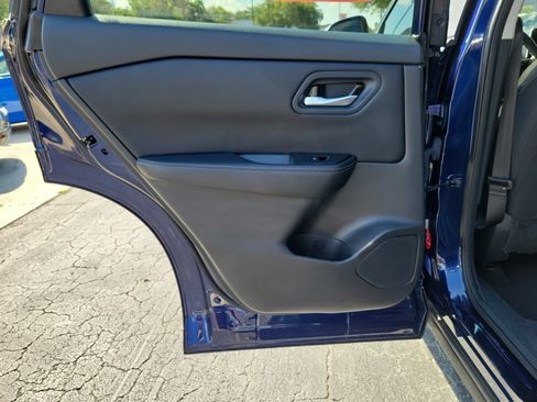Certified 2024 Nissan Rogue SV FWD image 11
