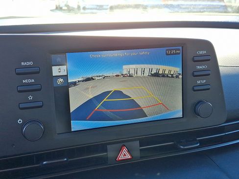 Certified 2025 Hyundai Elantra Sport image 18