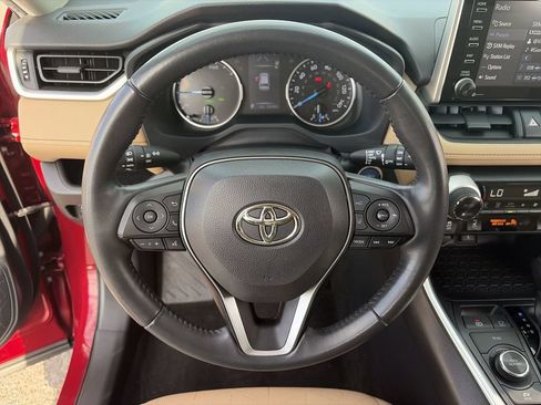 Used 2021 Toyota RAV4 XLE w/ Convenience Package AWD/4WD image 17