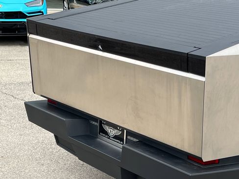 Used 2024 Tesla Cybertruck AWD Crew Cab image 10