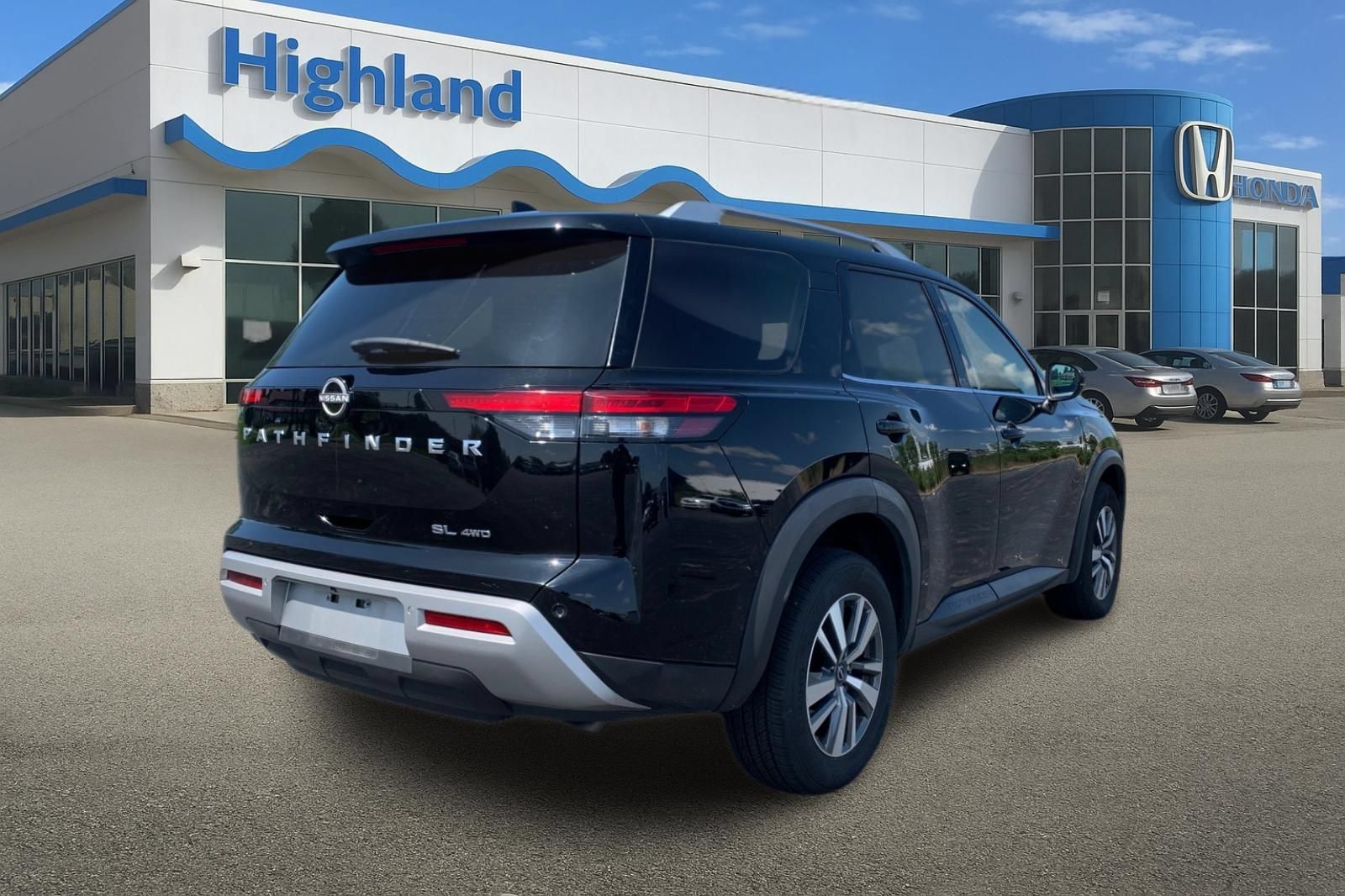 Used 2025 Nissan Pathfinder SL AWD/4WD image 5
