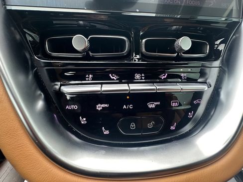 Used 2021 Aston Martin DBX AWD/4WD image 20