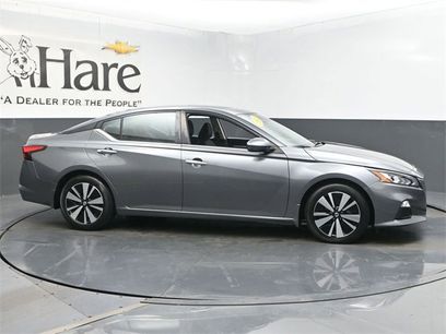 Used 2022 Nissan Altima 2.5 SV w/ SV Premium Package