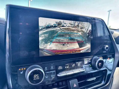 Used 2023 Toyota Highlander XLE image 26