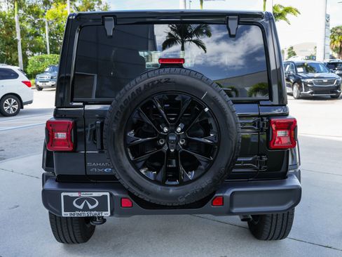 Used 2025 Jeep Wrangler Unlimited Sahara AWD/4WD image 25