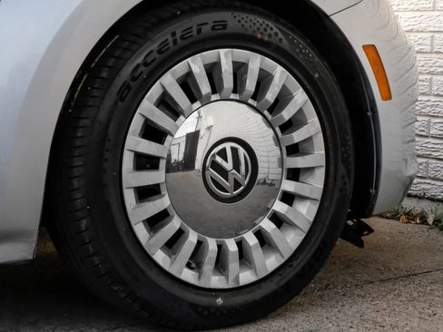 Used 2015 Volkswagen Beetle 1.8T image 42