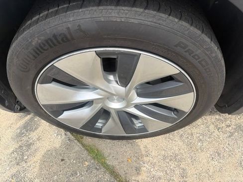 Used 2021 Tesla Model Y Long Range AWD/4WD image 9