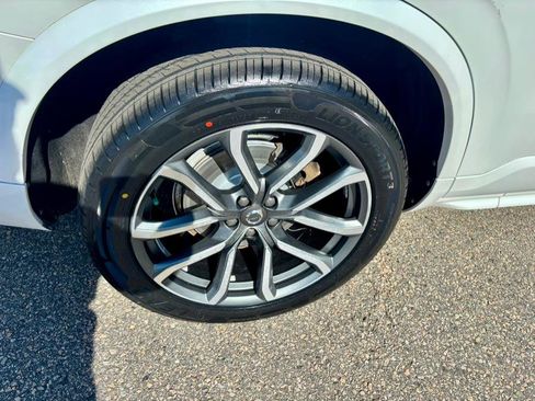 Used 2017 Volvo XC90 T6 Momentum w/ Vision Package image 40