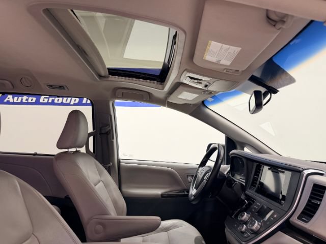 Used 2017 Toyota Sienna XLE w/ XLE Navigation Package FWD image 16
