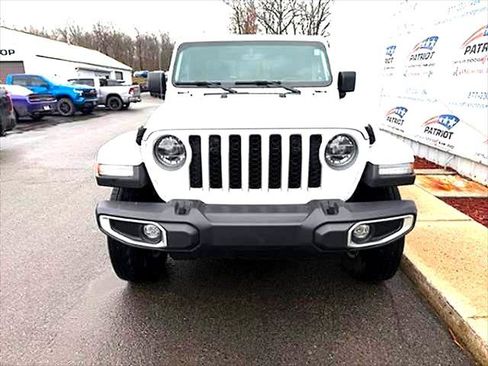 Used 2022 Jeep Gladiator Overland w/ Popular Equipment Package AWD/4WD image 3