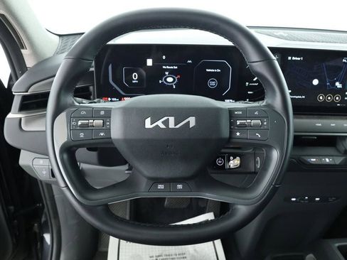 Used 2025 Kia EV9 Wind image 11