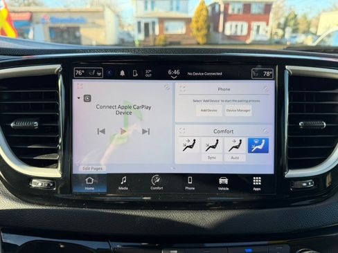 Used 2023 Chrysler Pacifica Touring-L image 33