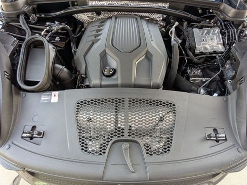 Certified 2026 Porsche Macan Turbo AWD/4WD image 28