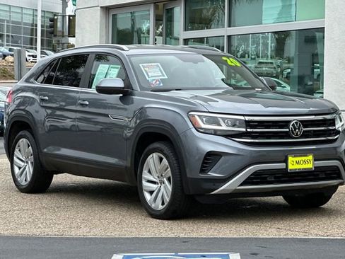 Used 2020 Volkswagen Atlas Cross Sport SE w/ Towing Package image 2