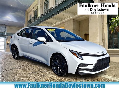 Used 2025 Toyota Corolla SE image 1