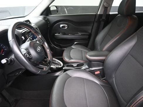 Used 2019 Kia Soul ! FWD image 17