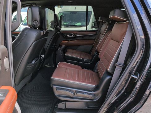 Used 2023 GMC Yukon Denali Ultimate AWD/4WD image 14
