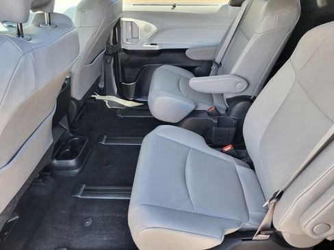 Used 2025 Toyota Sienna XLE w/ XLE Plus Package image 22
