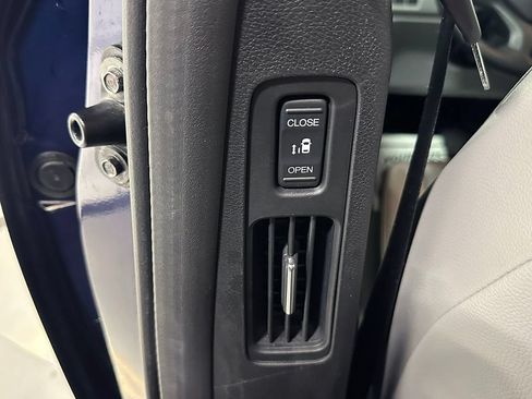 Used 2021 Honda Odyssey EX-L image 18